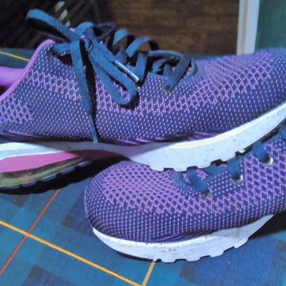 Sketchers  air cool memory foam sneakers size 9 - Picture 5 of 10